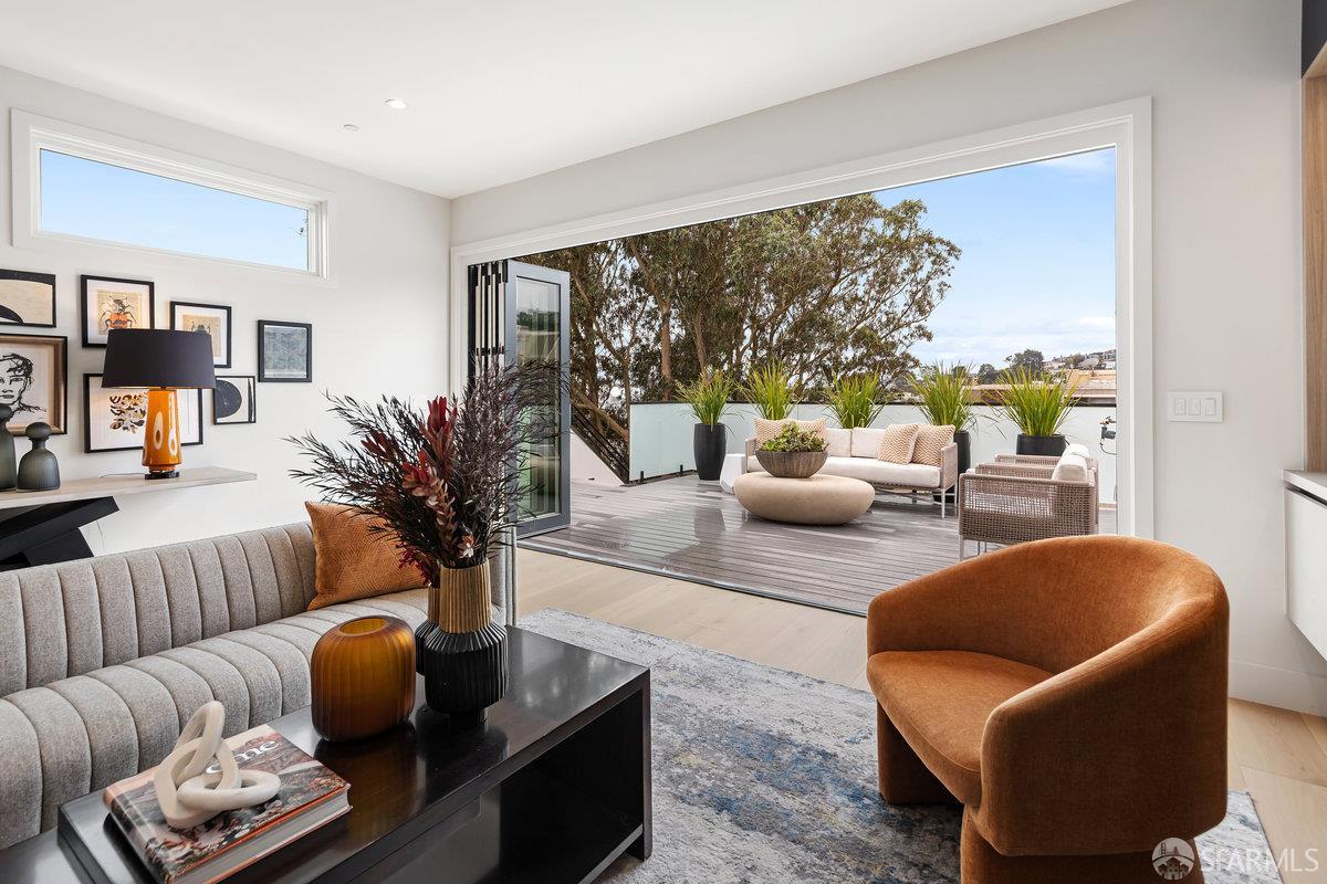 Detail Gallery Image 22 of 96 For 561 Duncan St, San Francisco,  CA 94131 - 4 Beds | 4/2 Baths