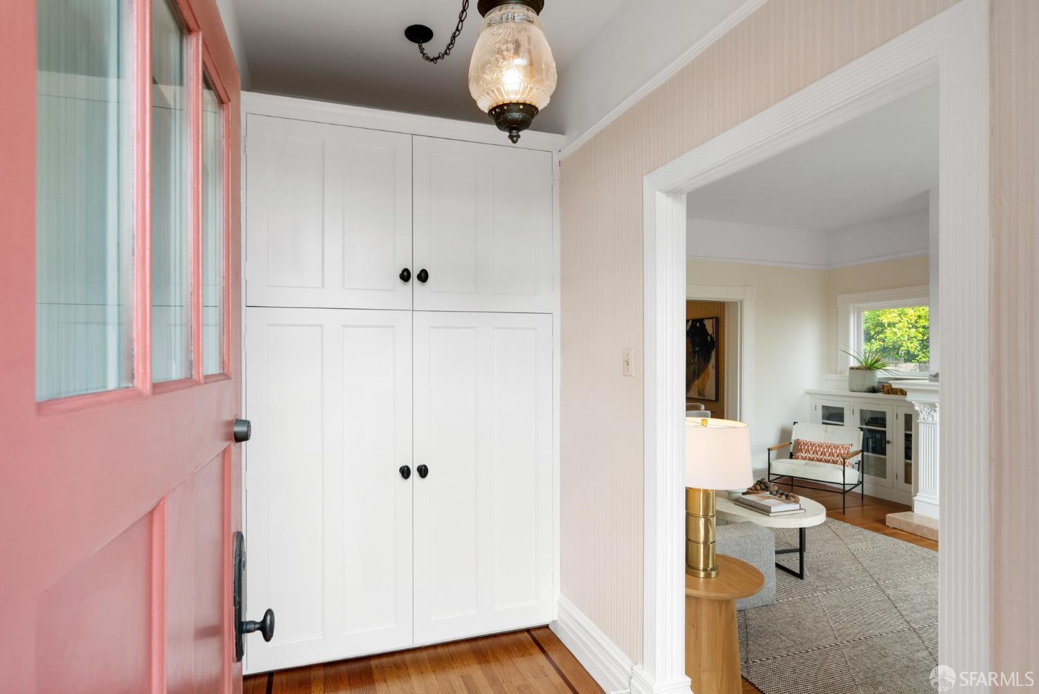 Detail Gallery Image 2 of 42 For 376 Corbett Ave, San Francisco,  CA 94114 - 3 Beds | 3 Baths