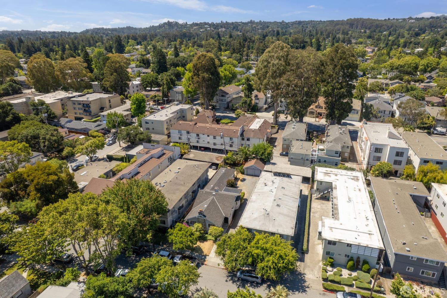 Detail Gallery Image 69 of 72 For 1115 Capuchino Ave, Burlingame,  CA 94010 - 4 Beds | 2 Baths