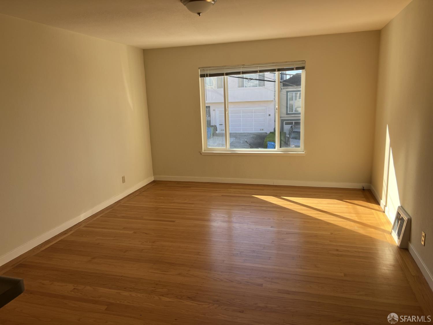 Detail Gallery Image 5 of 14 For 442 Bright St, San Francisco,  CA 94132 - 2 Beds | 1 Baths