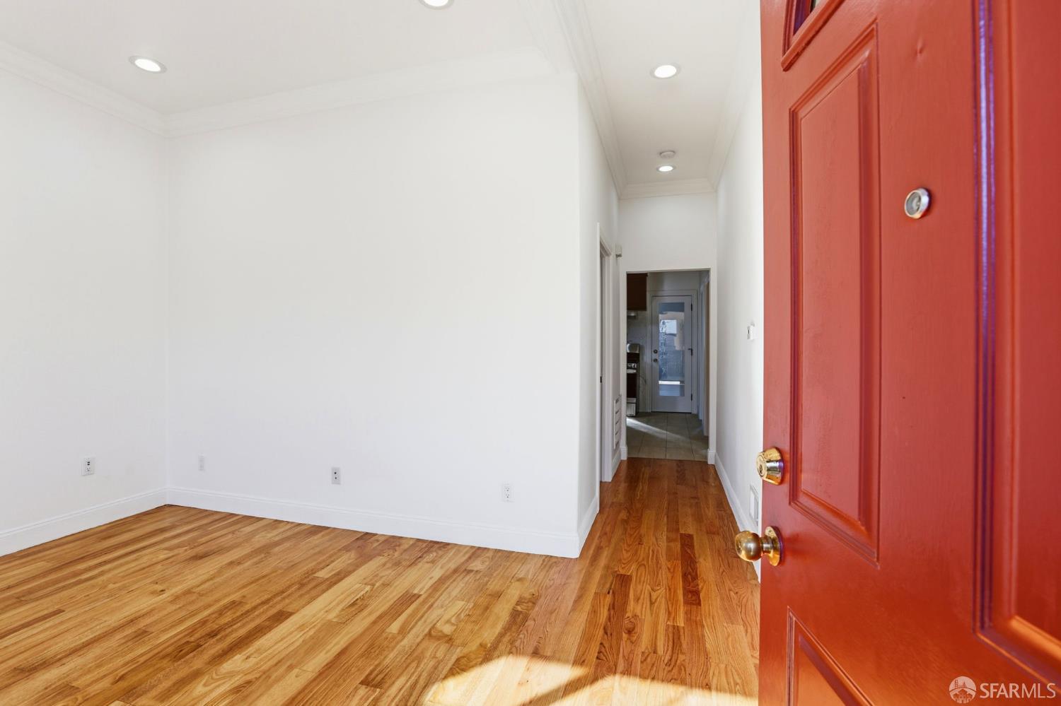 Detail Gallery Image 4 of 34 For 447 Silver Ave, San Francisco,  CA 94112 - 3 Beds | 2 Baths