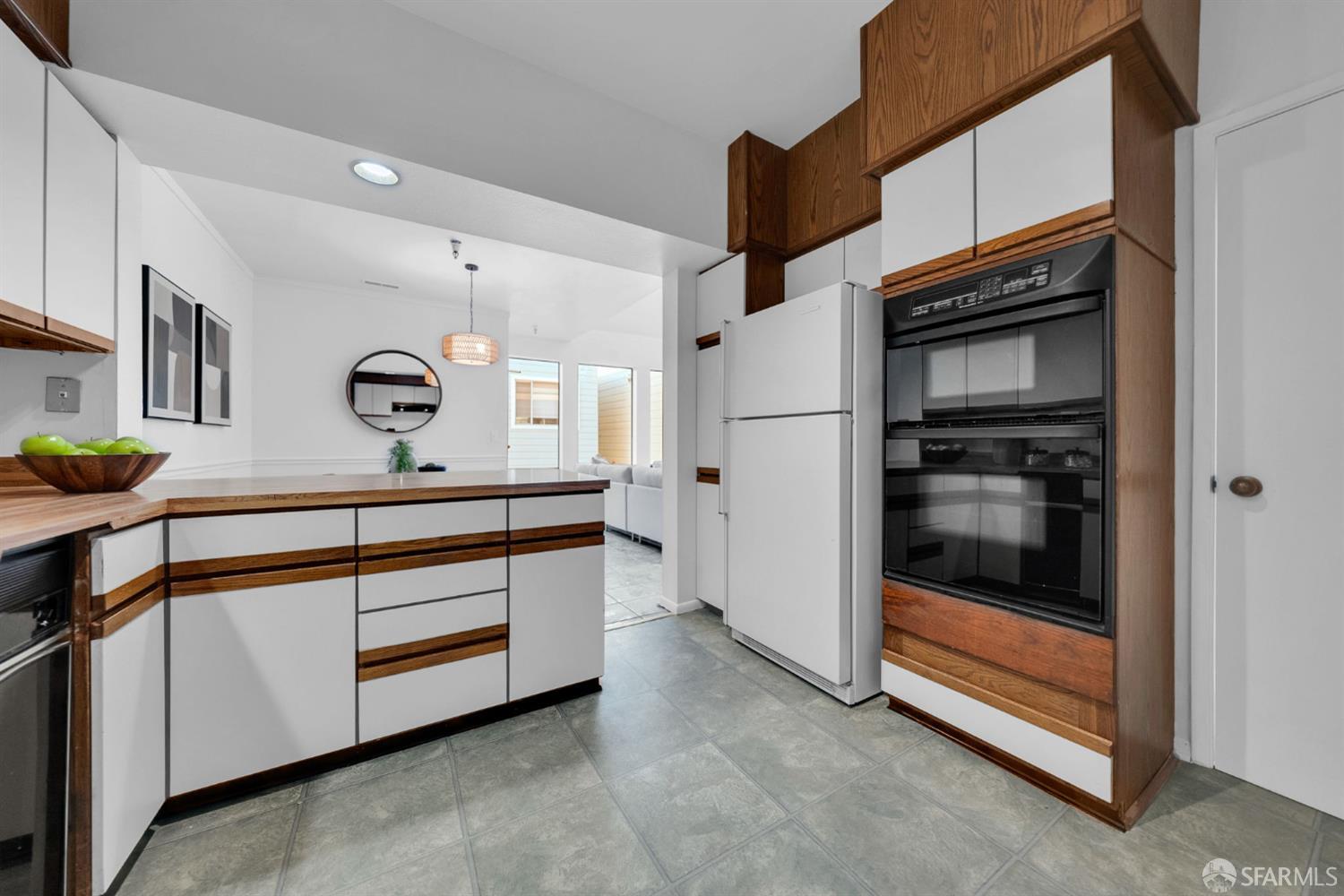 Photo #15: 425076508 Listing: Photo #15