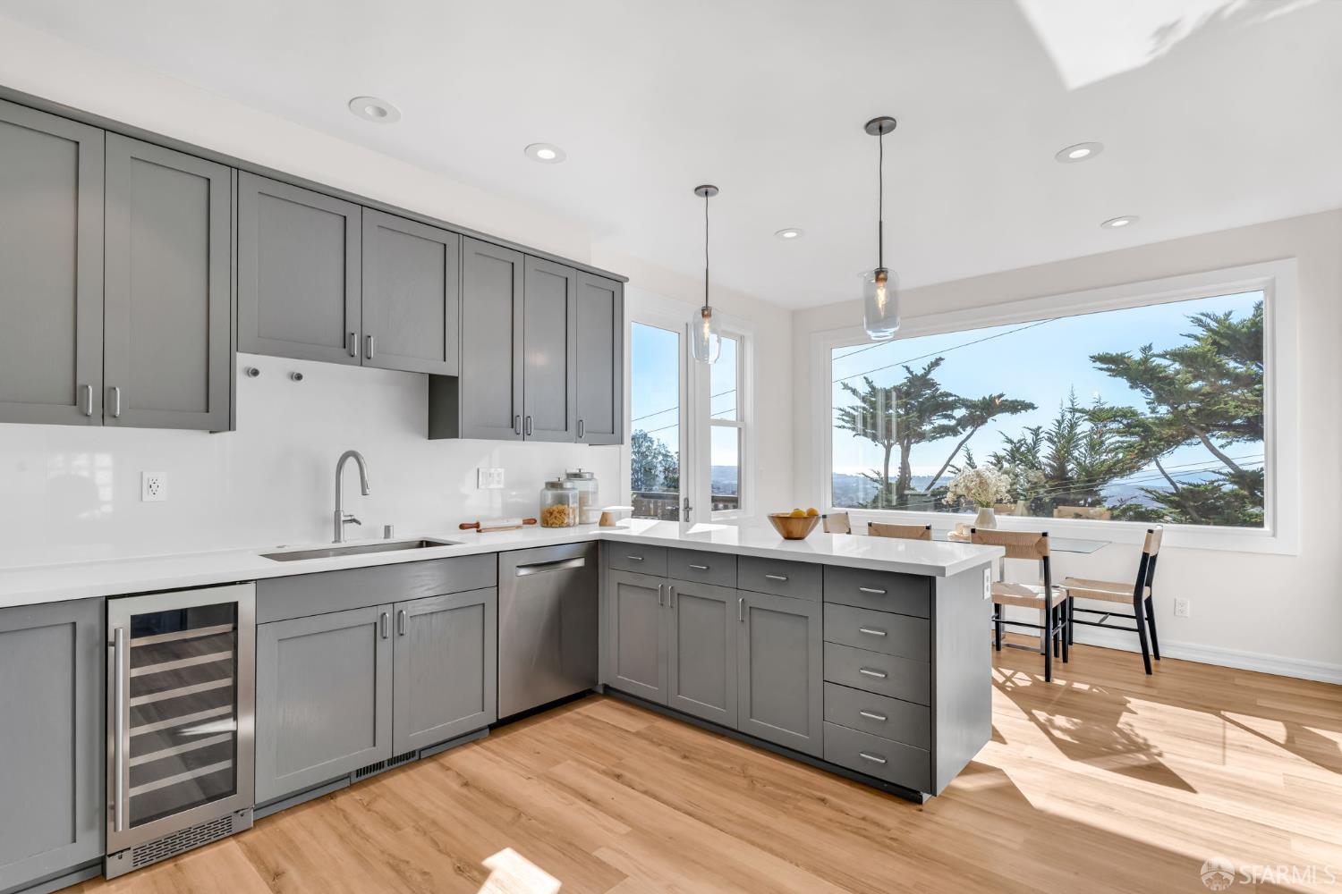 Detail Gallery Image 19 of 75 For 154 Maywood Dr, San Francisco,  CA 94127 - 5 Beds | 2/1 Baths