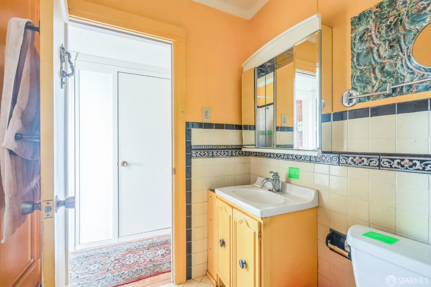 Detail Gallery Image 8 of 10 For 166 Bonview St, San Francisco,  CA 94110 - 2 Beds | 1 Baths