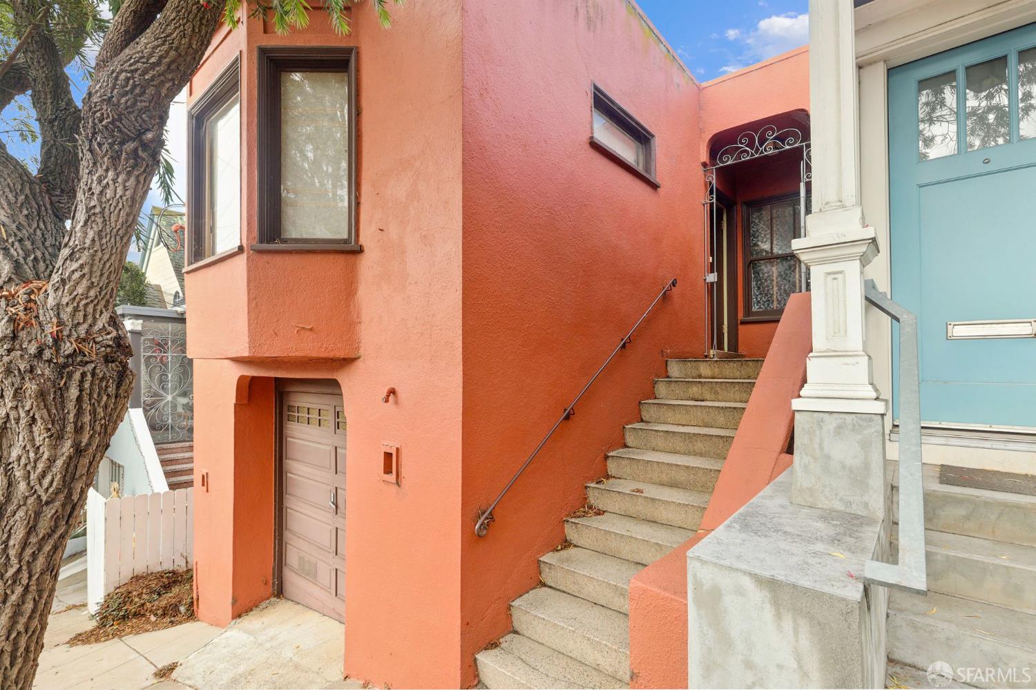 Detail Gallery Image 2 of 10 For 166 Bonview St, San Francisco,  CA 94110 - 2 Beds | 1 Baths