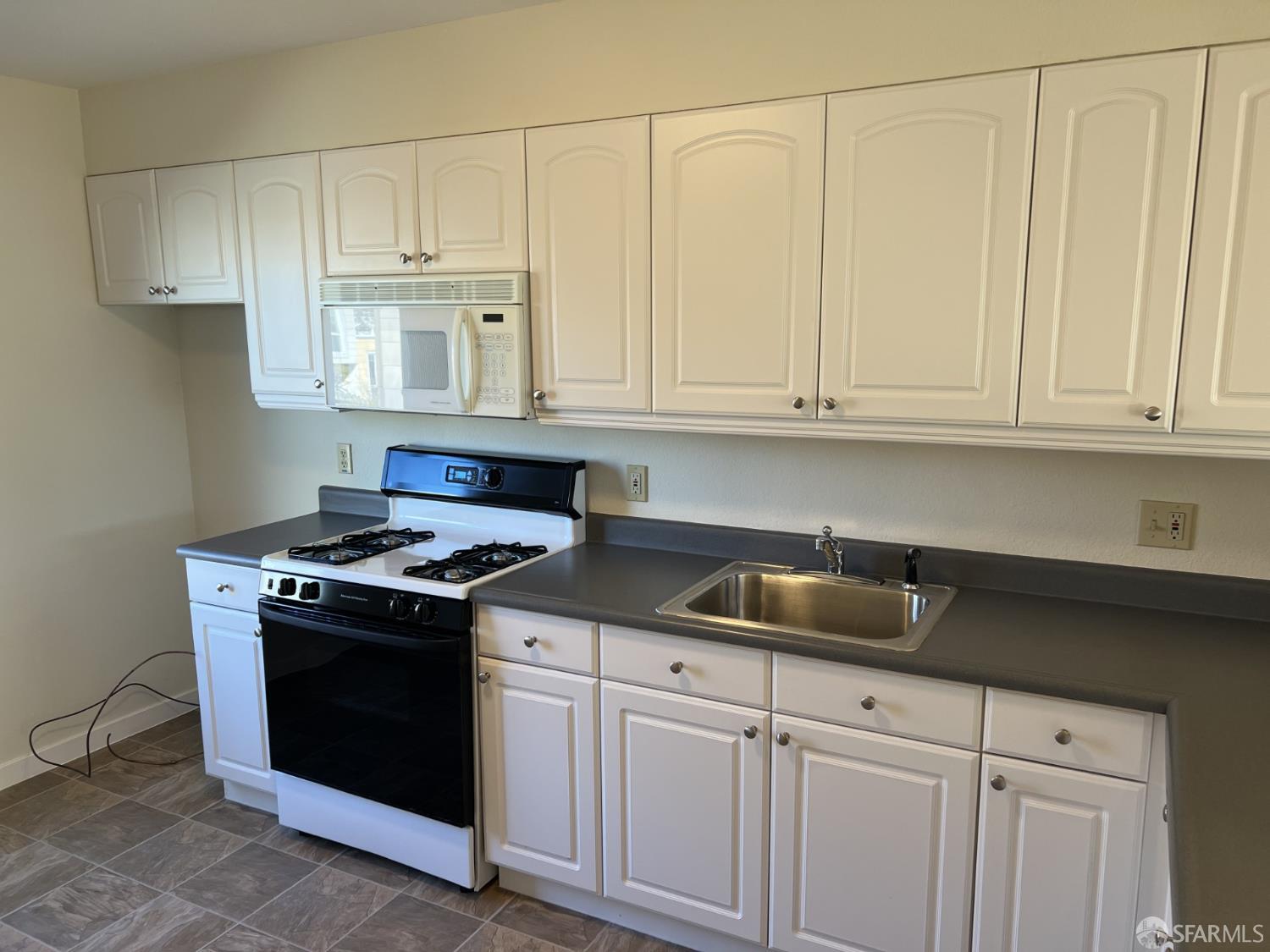 Detail Gallery Image 8 of 14 For 442 Bright St, San Francisco,  CA 94132 - 2 Beds | 1 Baths