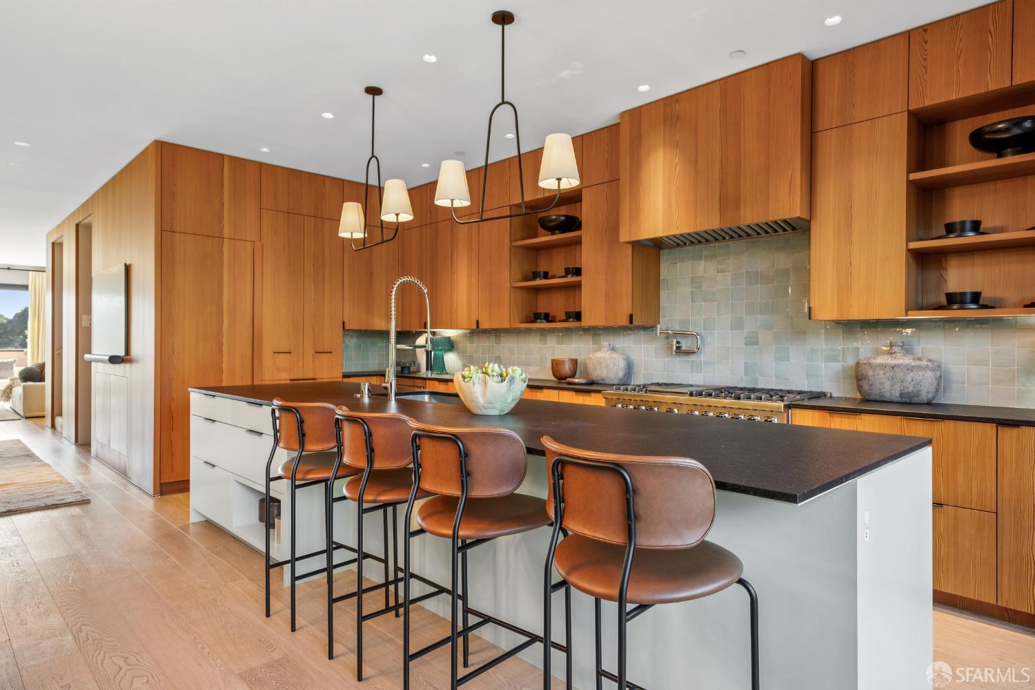 Detail Gallery Image 7 of 37 For 538 28th St, San Francisco,  CA 94131 - 6 Beds | 4/2 Baths