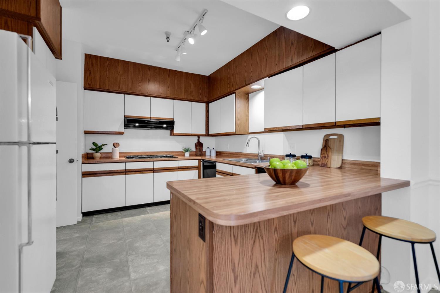 Photo #17: 425076508 Listing: Photo #17