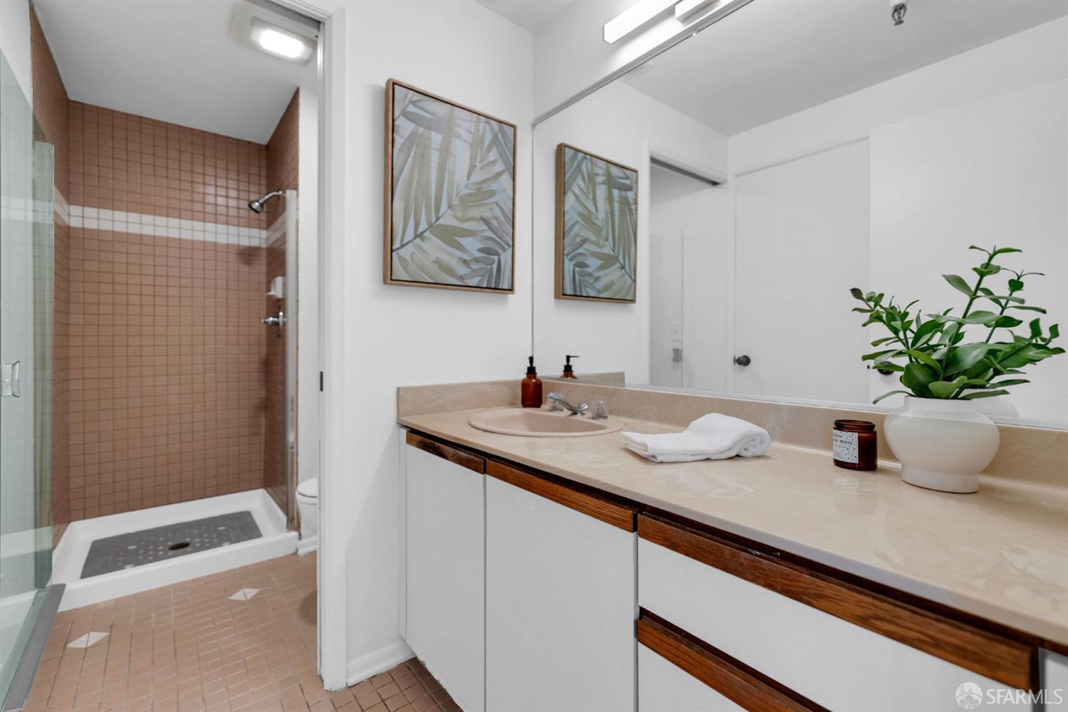 Photo #12: 425076508 Listing: Photo #12