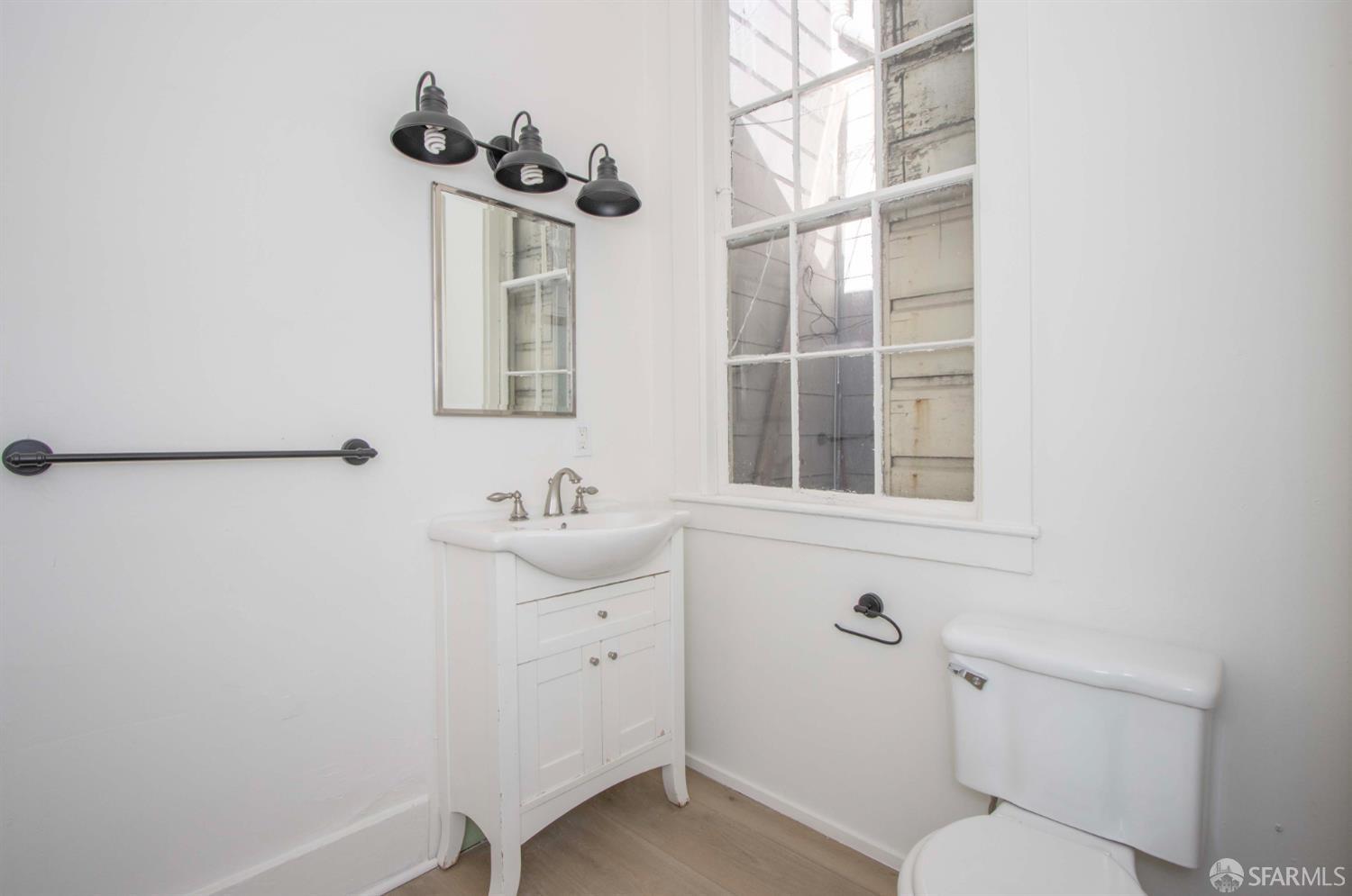 Detail Gallery Image 4 of 21 For 2976 Mission St, San Francisco,  CA 94110 - – Beds | – Baths