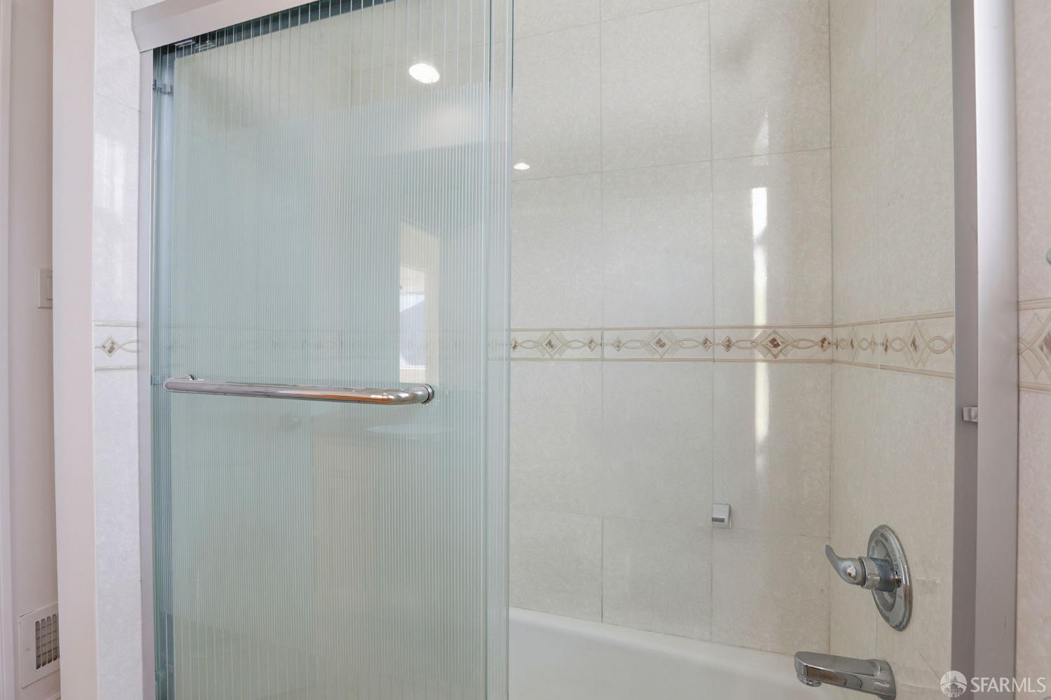 Detail Gallery Image 23 of 34 For 447 Silver Ave, San Francisco,  CA 94112 - 3 Beds | 2 Baths