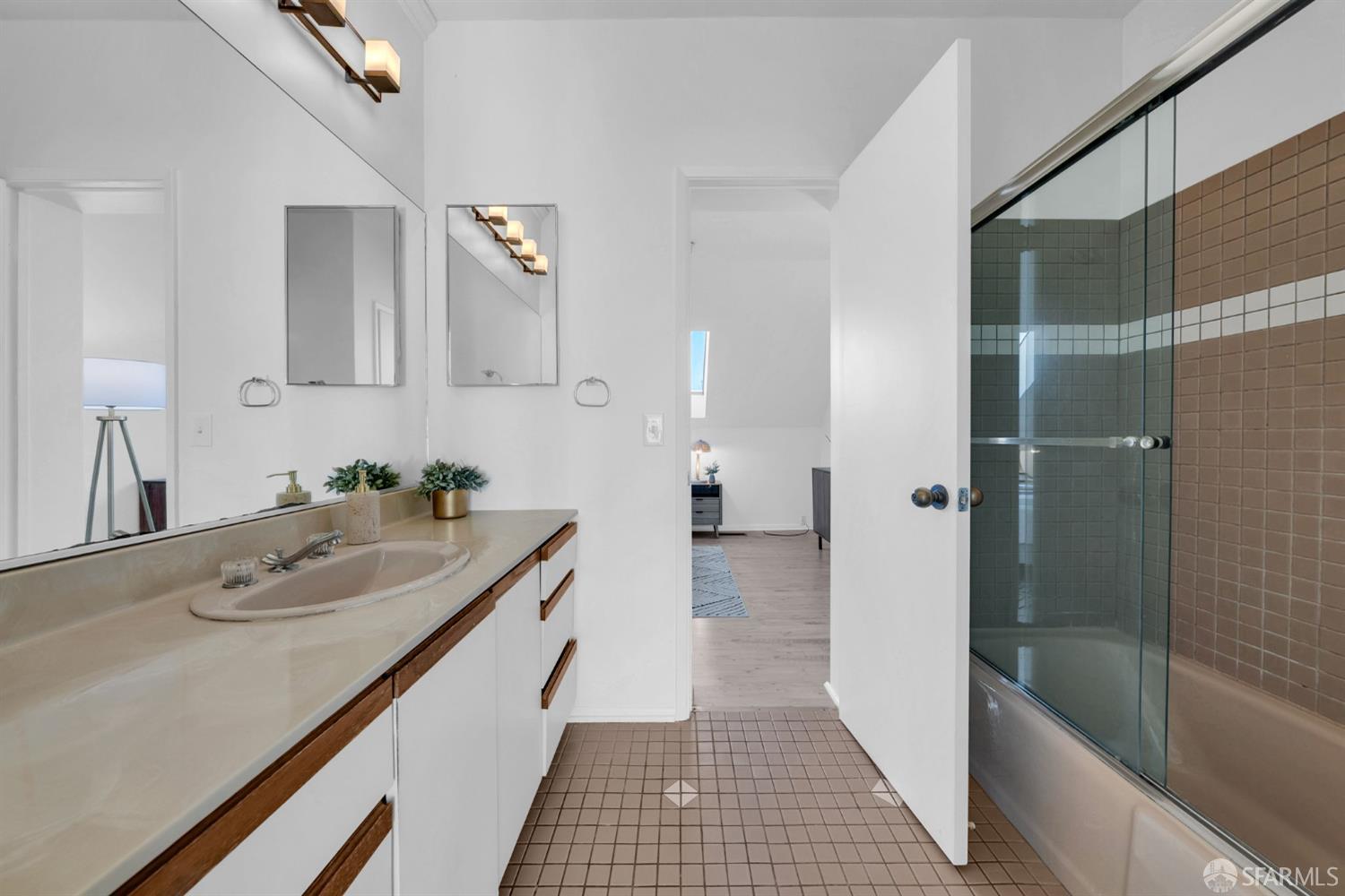 Photo #24: 425076508 Listing: Photo #24