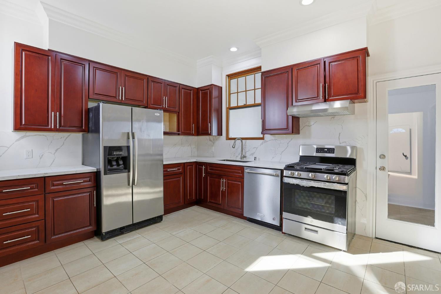 Detail Gallery Image 10 of 34 For 447 Silver Ave, San Francisco,  CA 94112 - 3 Beds | 2 Baths