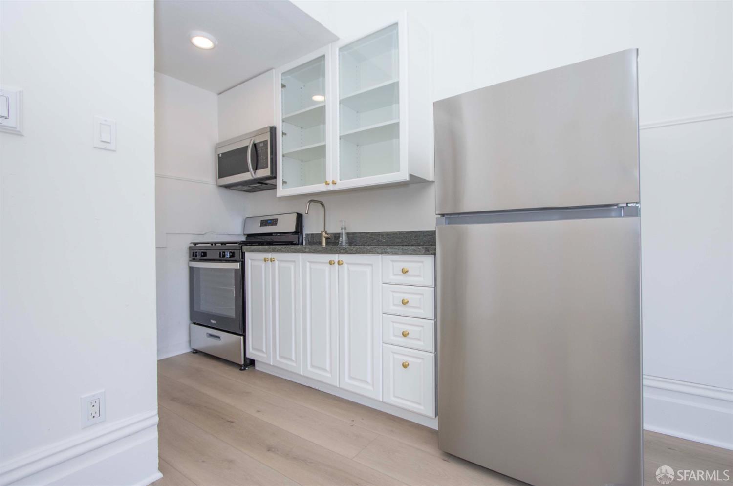 Detail Gallery Image 3 of 21 For 2976 Mission St, San Francisco,  CA 94110 - – Beds | – Baths