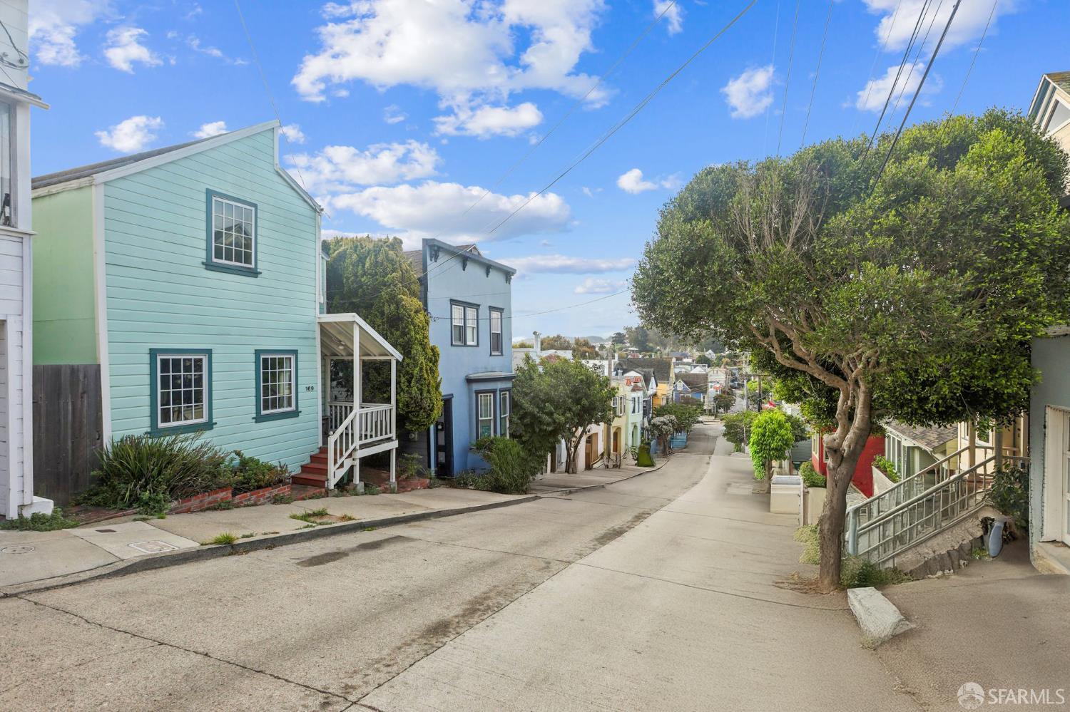 Detail Gallery Image 4 of 10 For 166 Bonview St, San Francisco,  CA 94110 - 2 Beds | 1 Baths