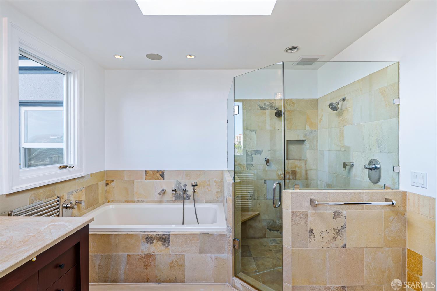 Detail Gallery Image 41 of 74 For 2521 Broadway, San Francisco,  CA 94115 - 7 Beds | 6/1 Baths