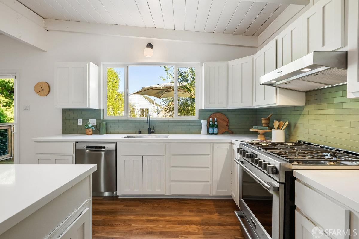 Detail Gallery Image 22 of 61 For 550 9th Ave, San Francisco,  CA 94118 - 4 Beds | 2/1 Baths