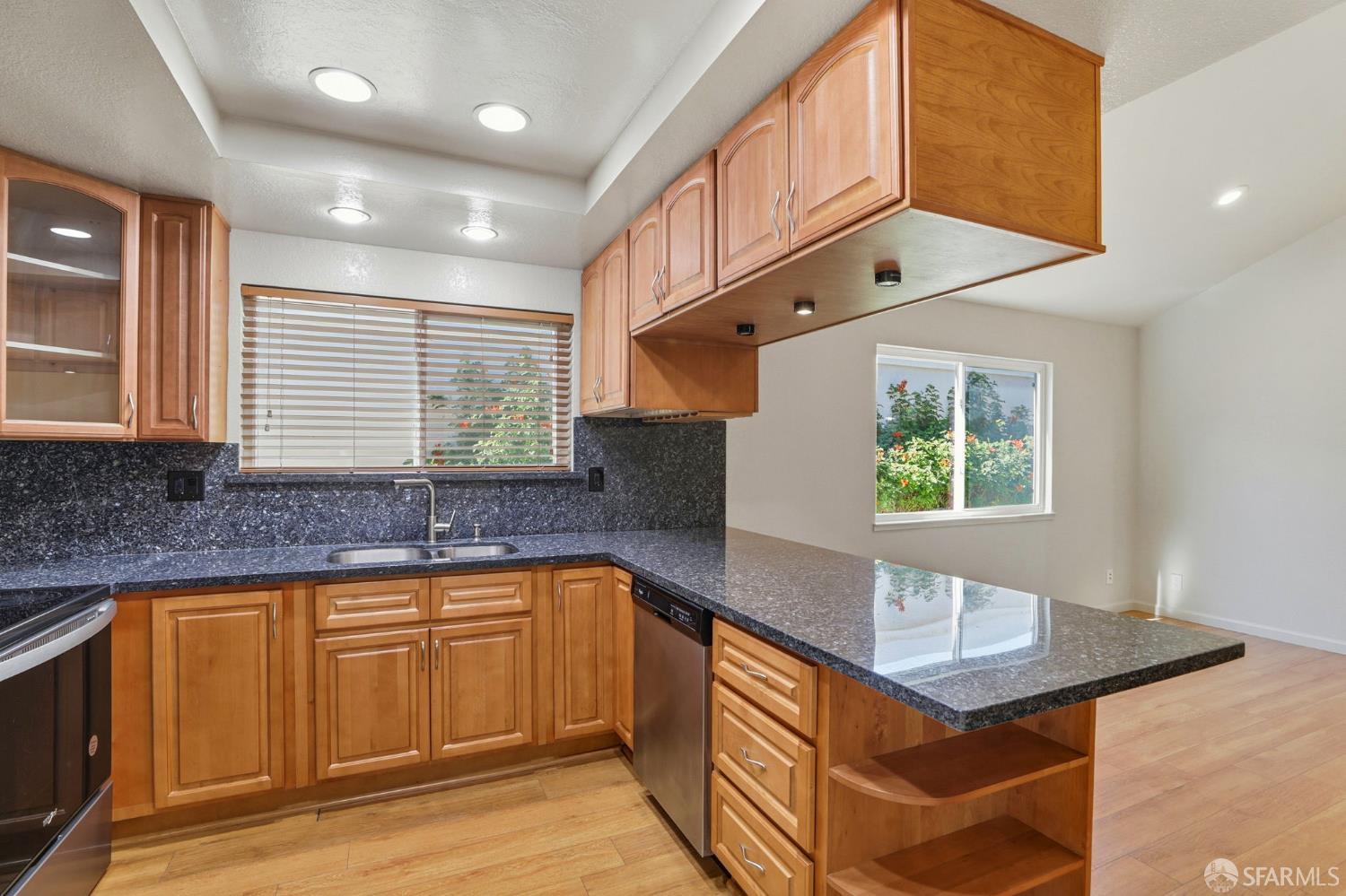 Detail Gallery Image 8 of 37 For 377 Brookmere Dr, San Jose,  CA 95123 - 3 Beds | 2 Baths