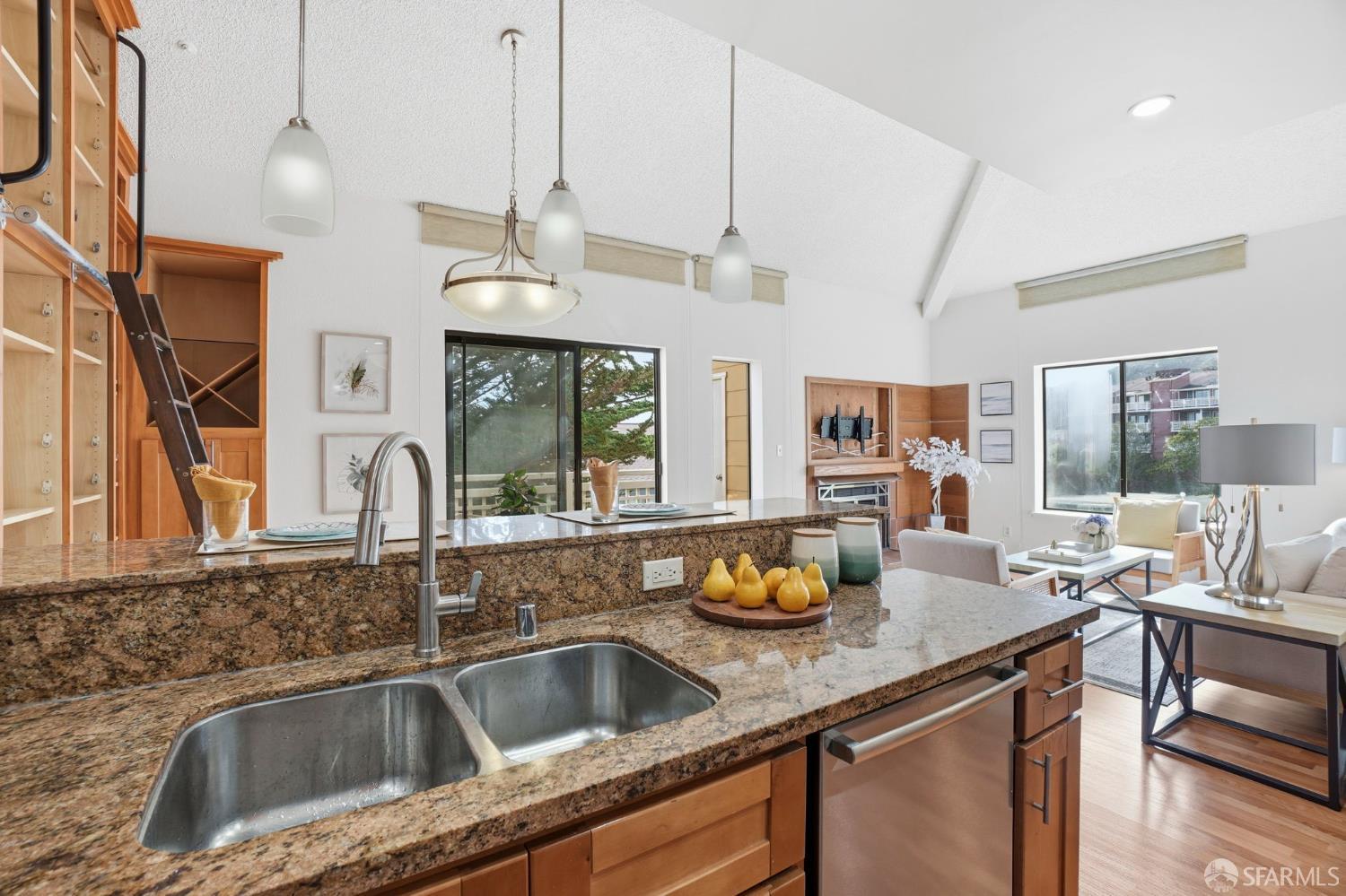 Detail Gallery Image 9 of 34 For 1712 Saddleback Dr, Daly City,  CA 94014 - 2 Beds | 2 Baths