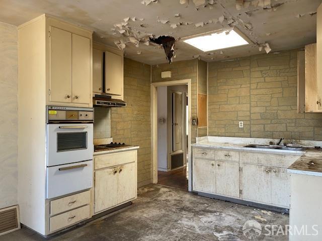 Detail Gallery Image 3 of 19 For 1645 48th Ave, San Francisco,  CA 94122 - 2 Beds | 1 Baths