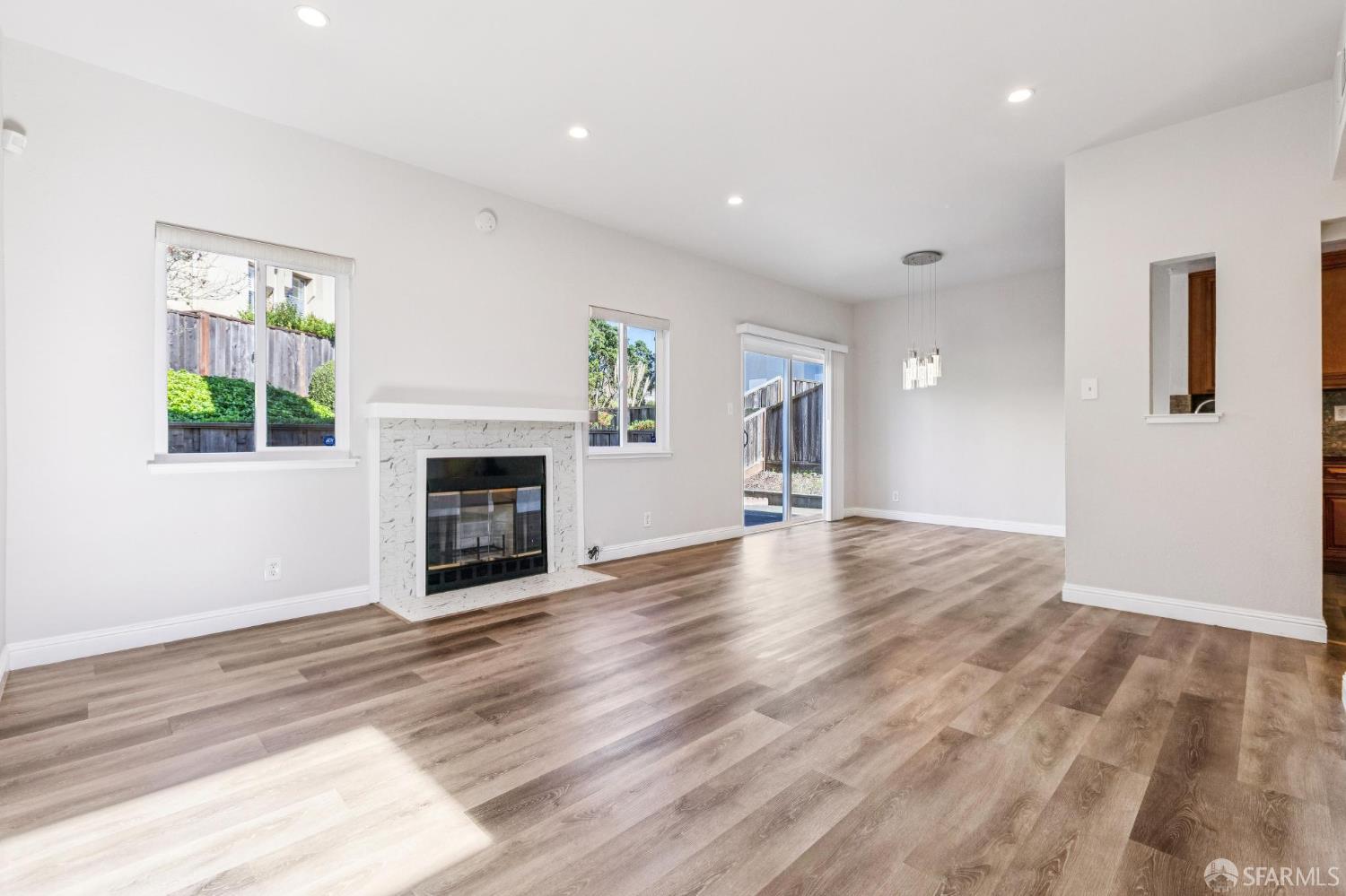 Detail Gallery Image 3 of 32 For 2316 Kristie Ln, South San Francisco,  CA 94080 - 3 Beds | 2/1 Baths