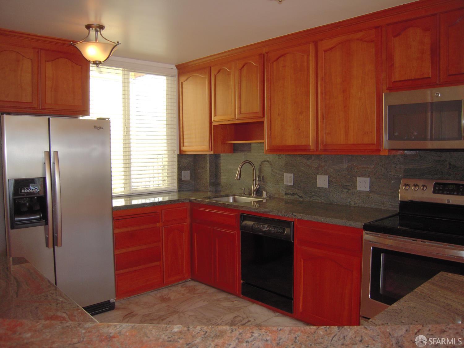 Detail Gallery Image 10 of 25 For 168 Museum Way, San Francisco,  CA 94114 - 2 Beds | 2 Baths