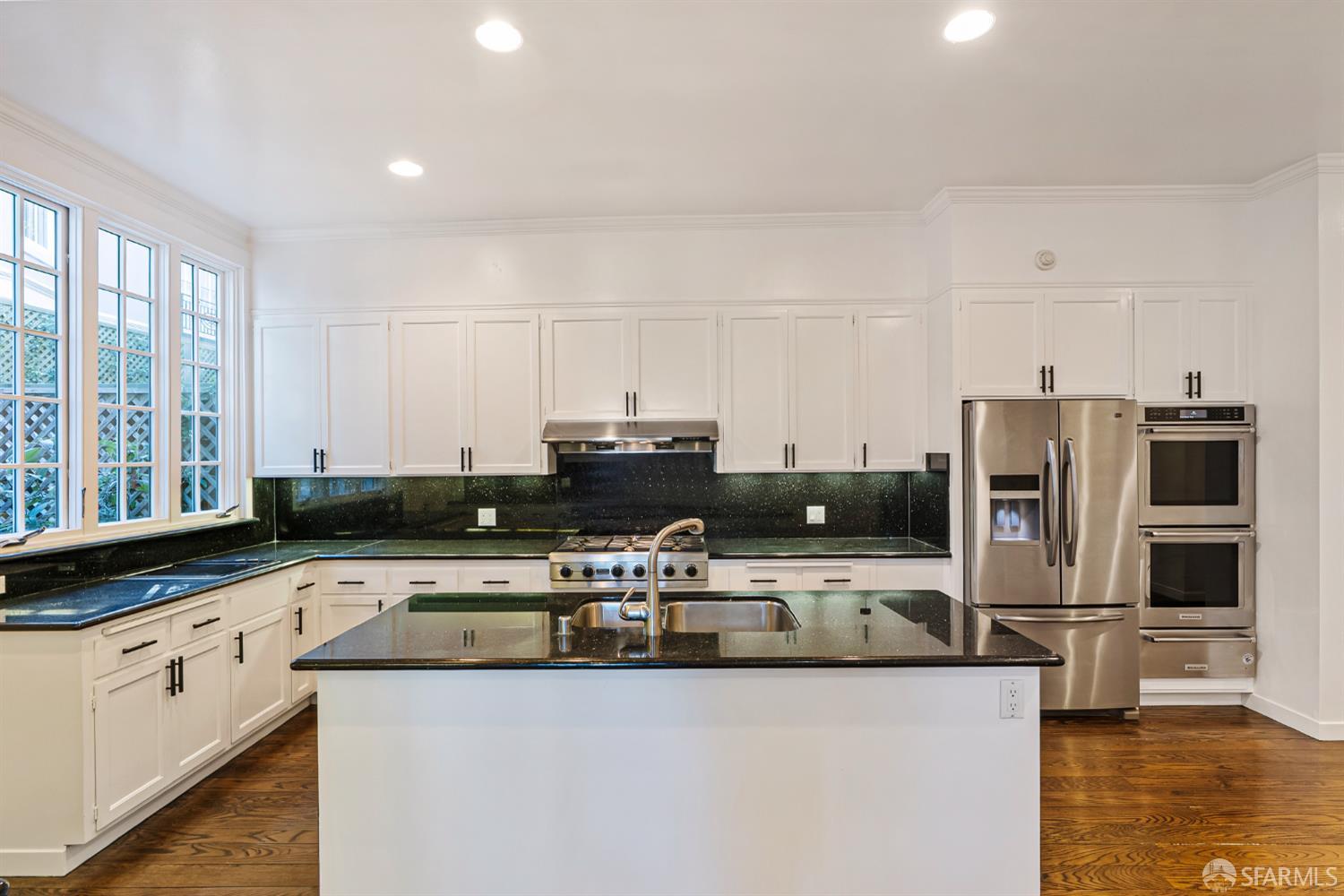 Detail Gallery Image 14 of 74 For 2521 Broadway, San Francisco,  CA 94115 - 7 Beds | 6/1 Baths