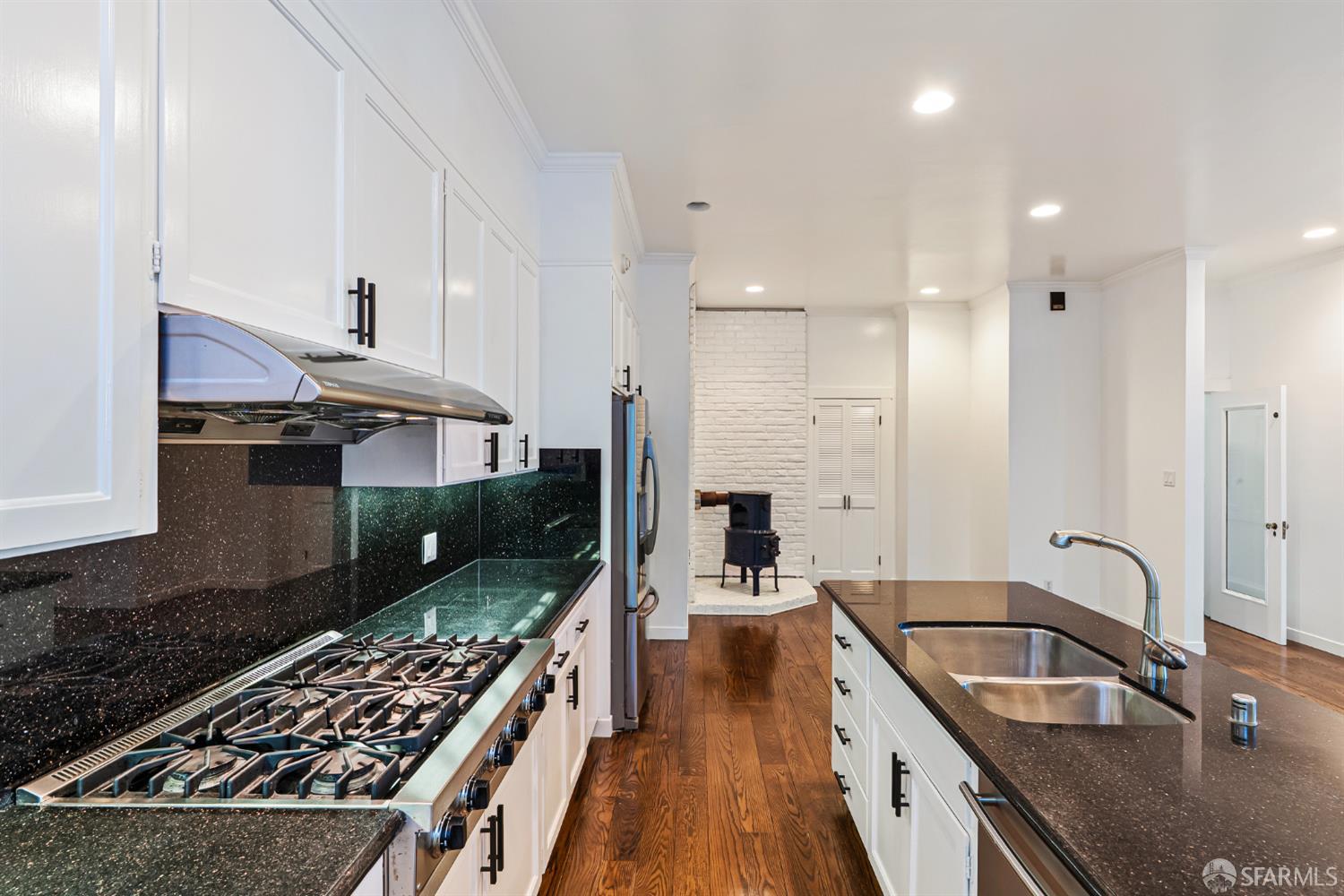 Detail Gallery Image 16 of 74 For 2521 Broadway, San Francisco,  CA 94115 - 7 Beds | 6/1 Baths