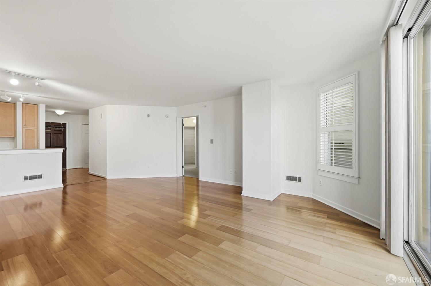Detail Gallery Image 12 of 46 For 1483 Sutter St #405,  San Francisco,  CA 94109 - 2 Beds | 2 Baths