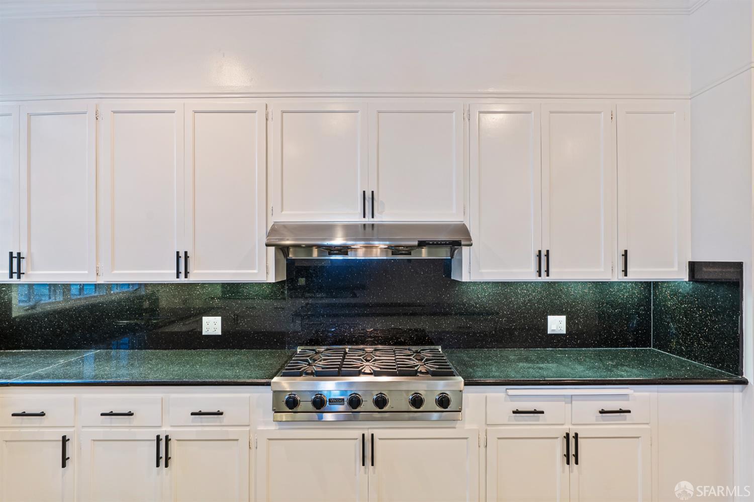 Detail Gallery Image 17 of 74 For 2521 Broadway, San Francisco,  CA 94115 - 7 Beds | 6/1 Baths