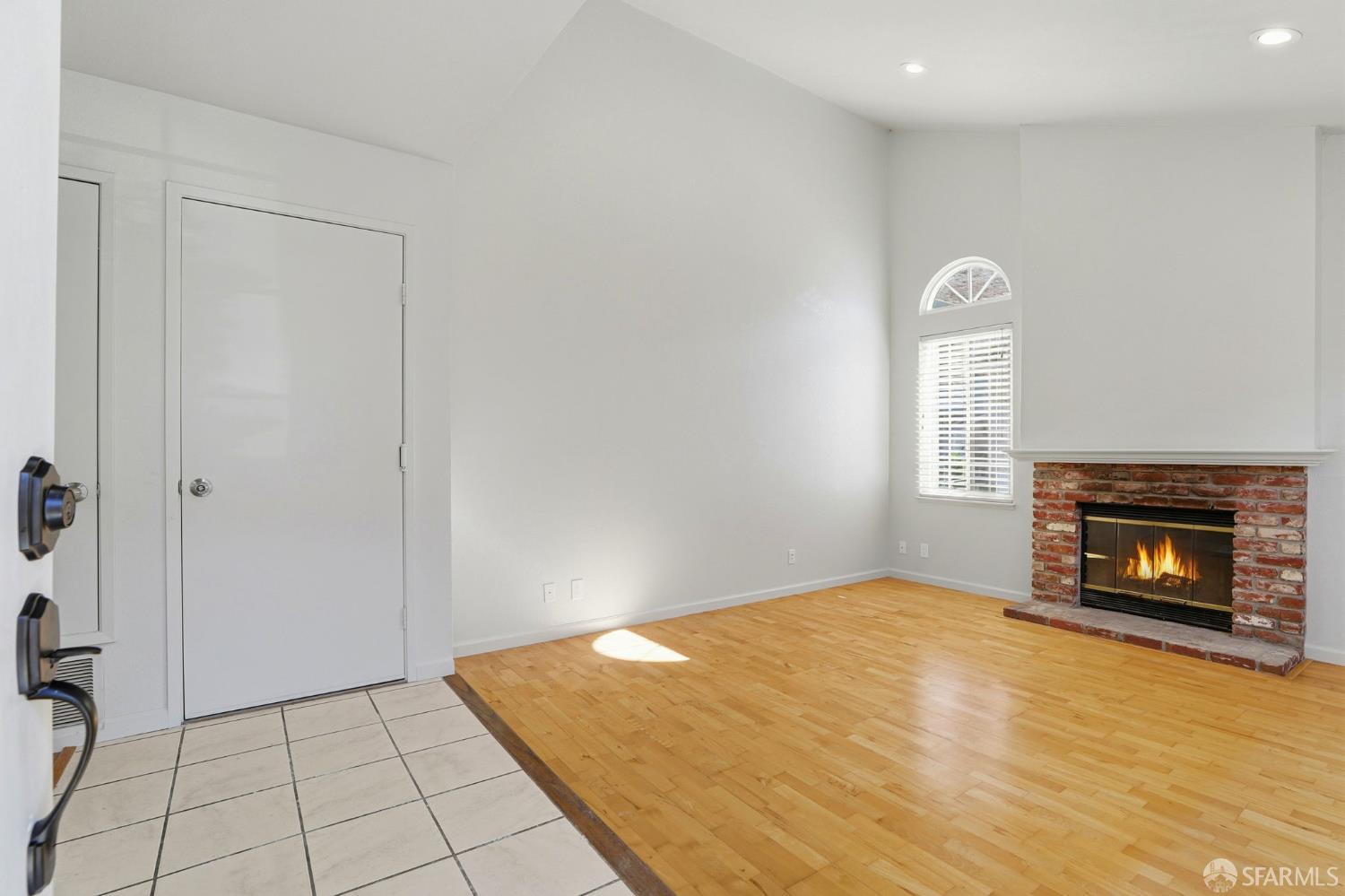 Detail Gallery Image 4 of 37 For 377 Brookmere Dr, San Jose,  CA 95123 - 3 Beds | 2 Baths