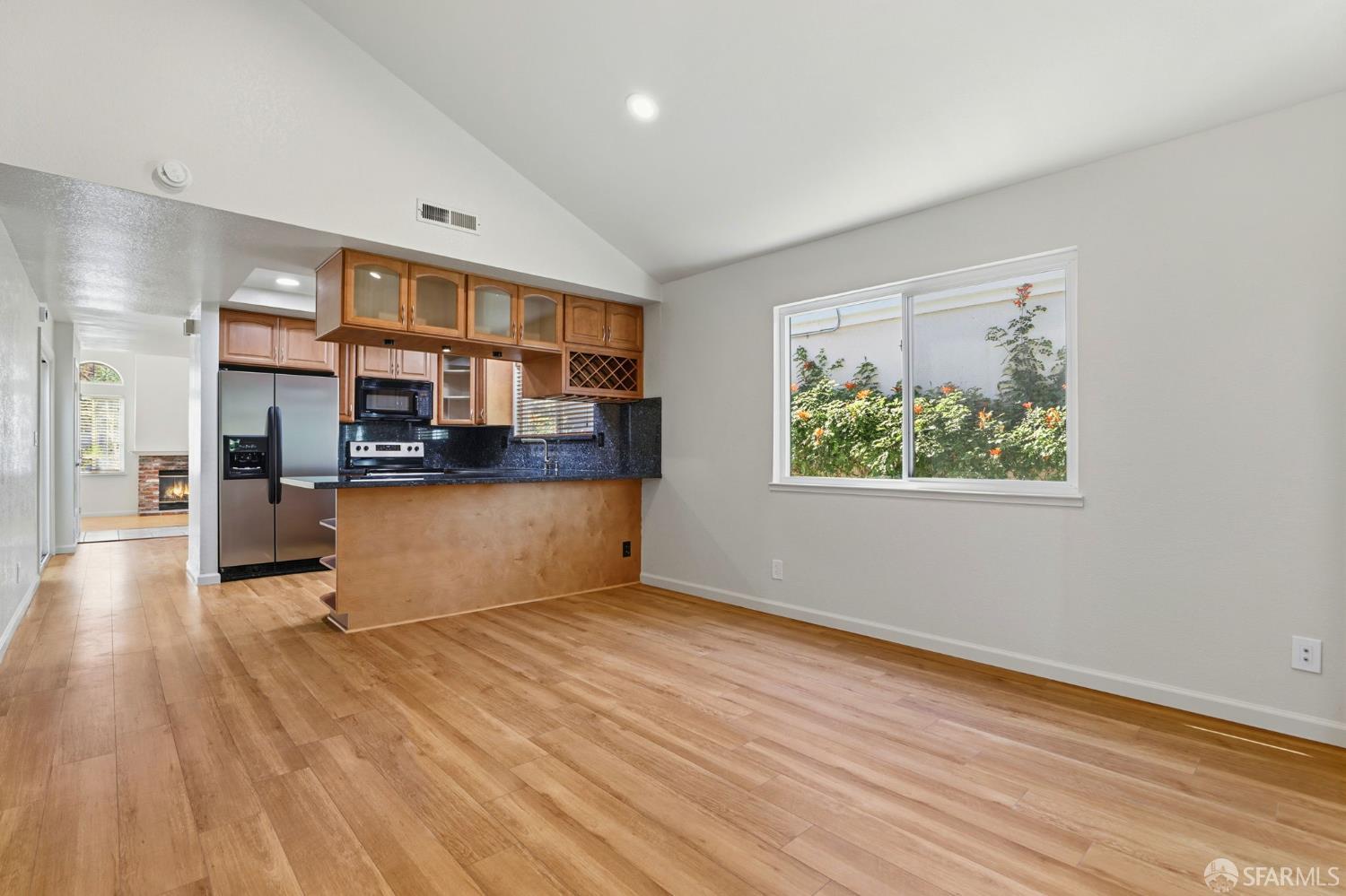 Detail Gallery Image 11 of 37 For 377 Brookmere Dr, San Jose,  CA 95123 - 3 Beds | 2 Baths