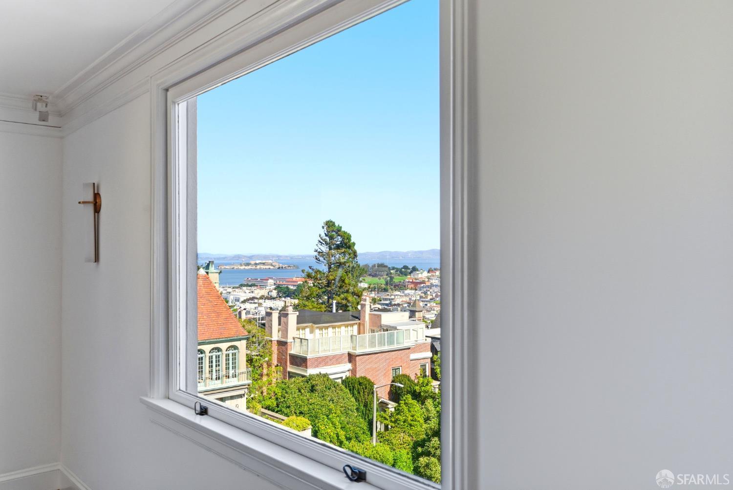 Detail Gallery Image 3 of 74 For 2521 Broadway, San Francisco,  CA 94115 - 7 Beds | 6/1 Baths