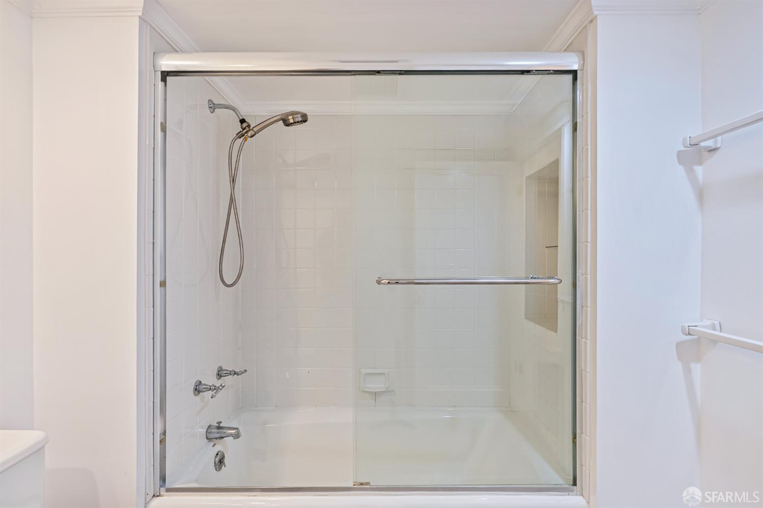 Detail Gallery Image 52 of 74 For 2521 Broadway, San Francisco,  CA 94115 - 7 Beds | 6/1 Baths