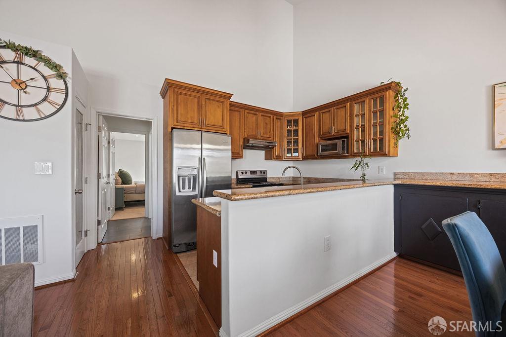 Detail Gallery Image 3 of 30 For 1 Appian Way #708-1,  South San Francisco,  CA 94080 - 3 Beds | 2 Baths