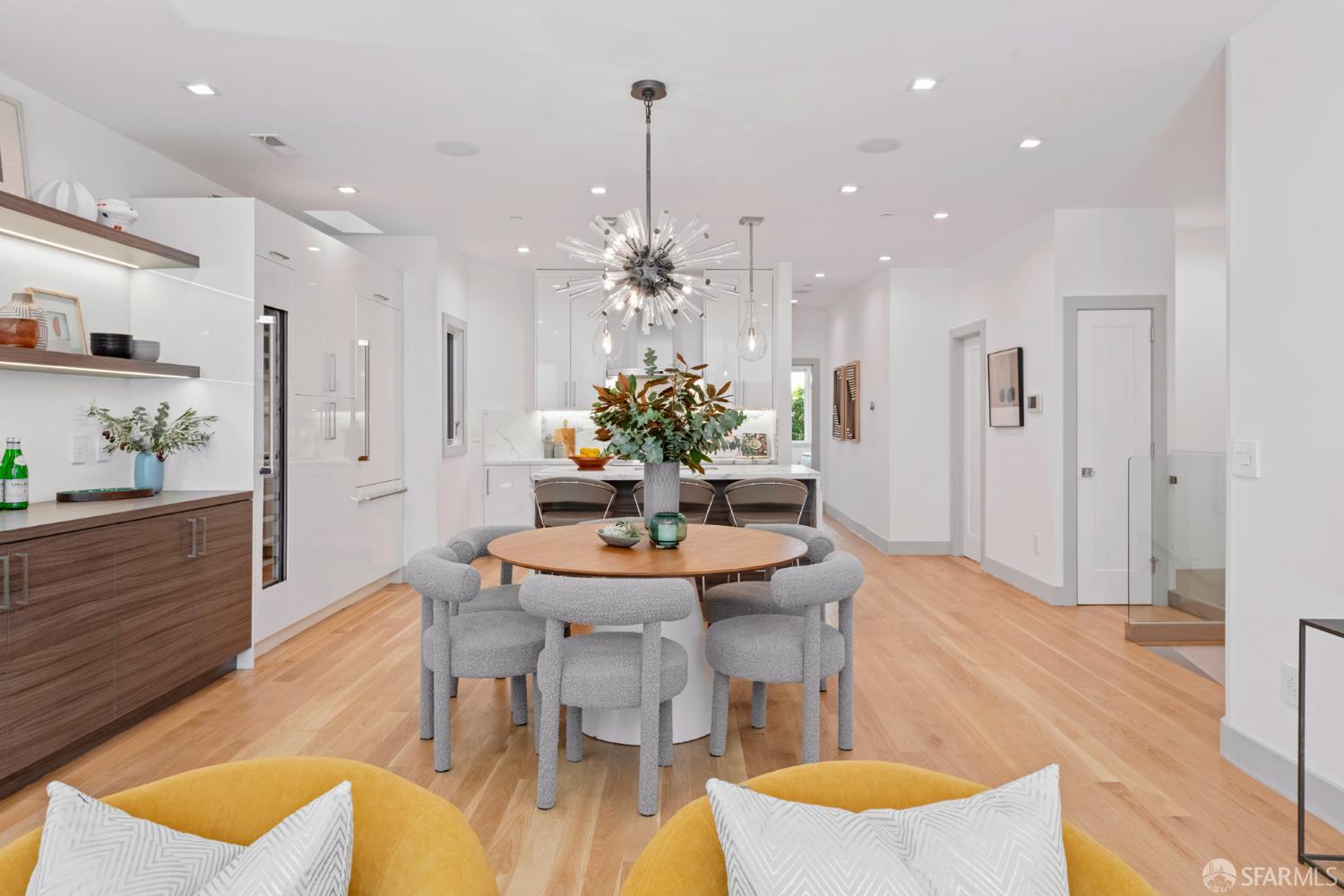 Detail Gallery Image 11 of 77 For 4660 18th St, San Francisco,  CA 94114 - 3 Beds | 3/1 Baths