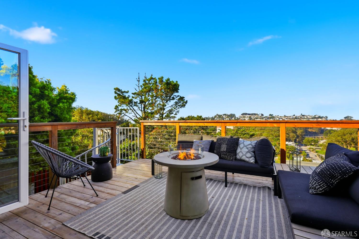 Detail Gallery Image 20 of 45 For 75 Knollview Way, San Francisco,  CA 94131 - 5 Beds | 3 Baths