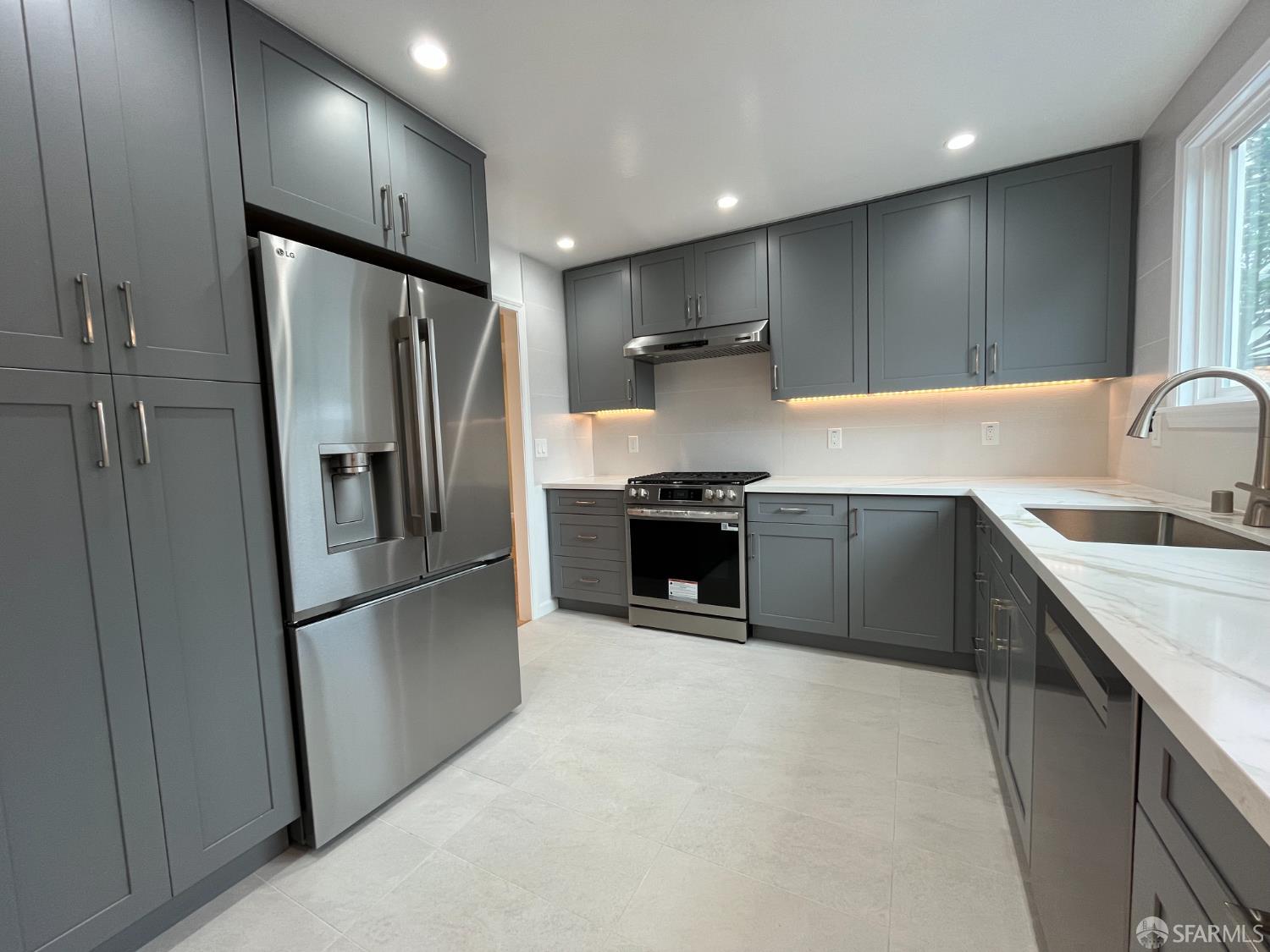 Detail Gallery Image 7 of 31 For 21 Panorama Dr, San Francisco,  CA 94131 - 5 Beds | 3 Baths