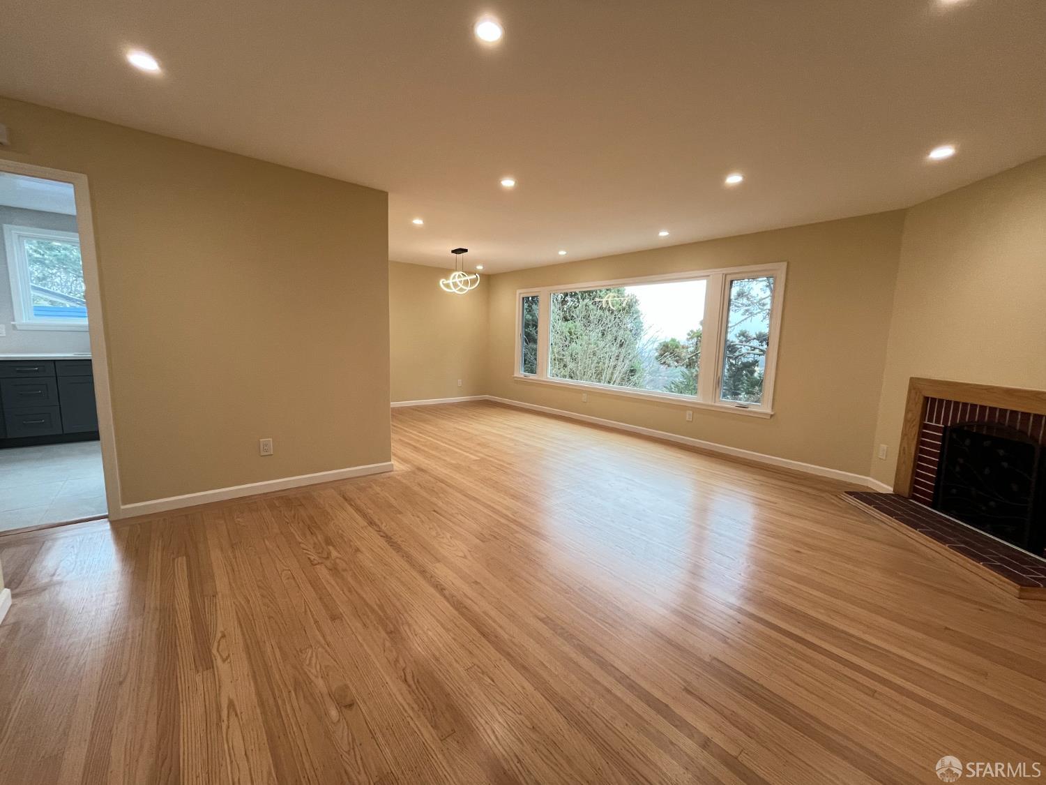 Detail Gallery Image 3 of 31 For 21 Panorama Dr, San Francisco,  CA 94131 - 5 Beds | 3 Baths