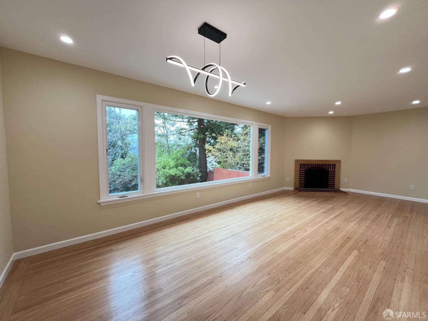 Detail Gallery Image 6 of 31 For 21 Panorama Dr, San Francisco,  CA 94131 - 5 Beds | 3 Baths