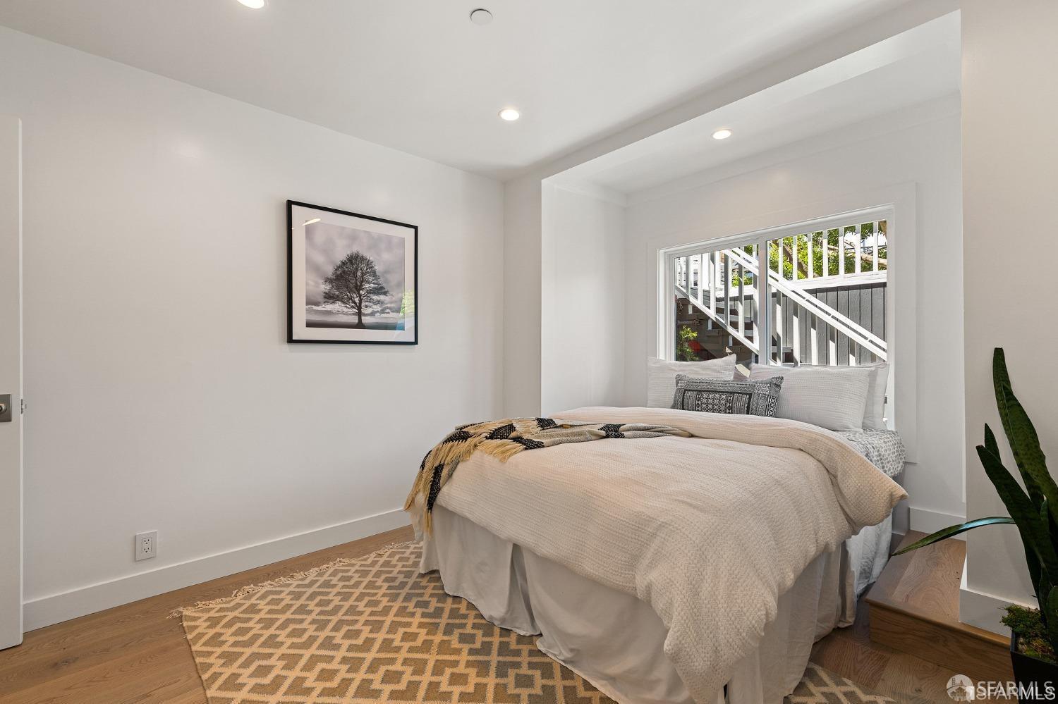 Detail Gallery Image 9 of 12 For 4431 20th St a,  San Francisco,  CA 94114 - 2 Beds | 1 Baths