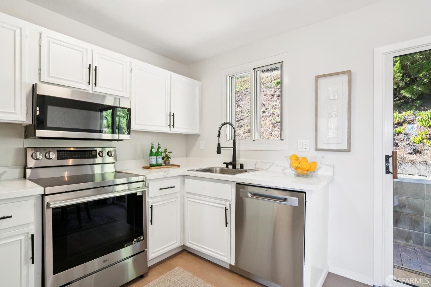 Detail Gallery Image 7 of 33 For 74 Penhurst Ave, Daly City,  CA 94015 - 3 Beds | 2 Baths