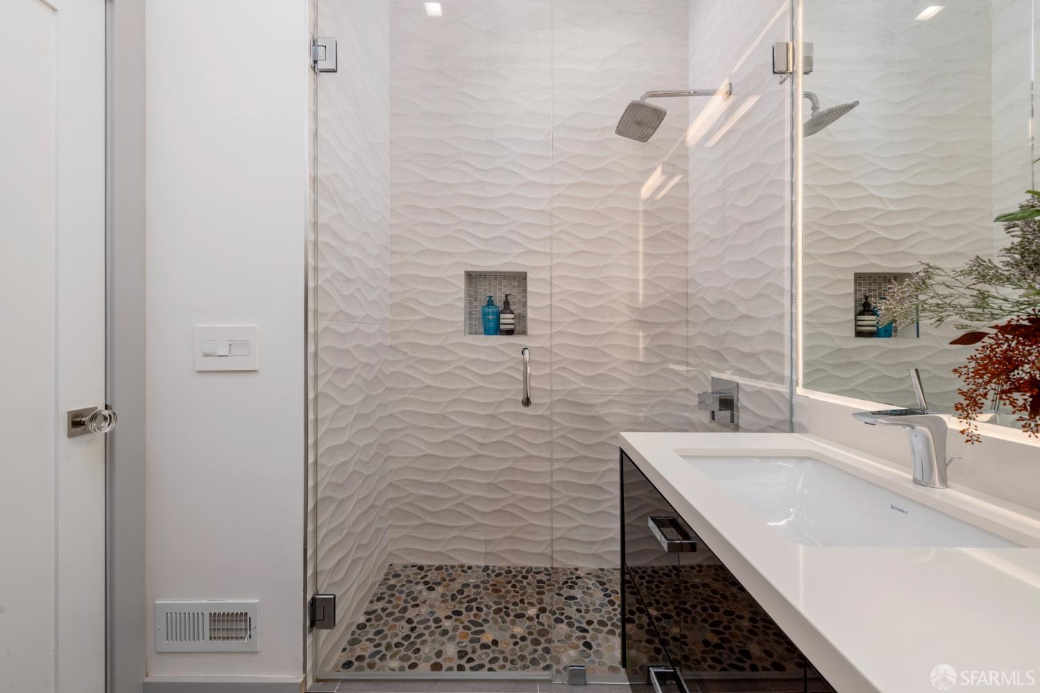 Detail Gallery Image 60 of 77 For 4660 18th St, San Francisco,  CA 94114 - 3 Beds | 3/1 Baths