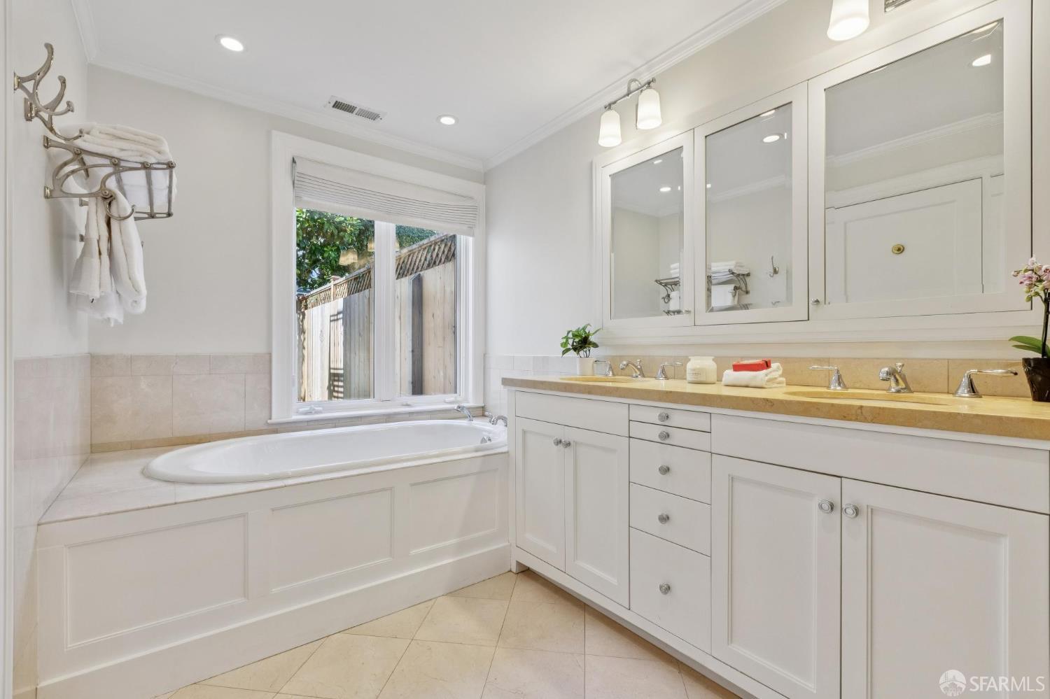 Detail Gallery Image 30 of 40 For 135 Avila St, San Francisco,  CA 94123 - 3 Beds | 2/1 Baths