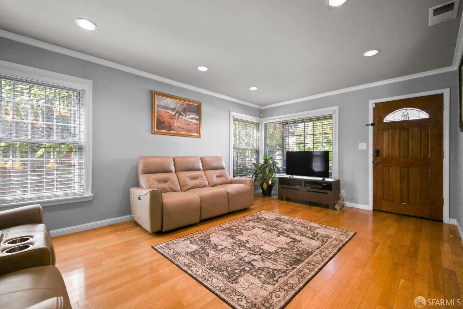 Detail Gallery Image 4 of 16 For 120 Gardenia Way, East Palo Alto,  CA 94303 - 3 Beds | 1 Baths