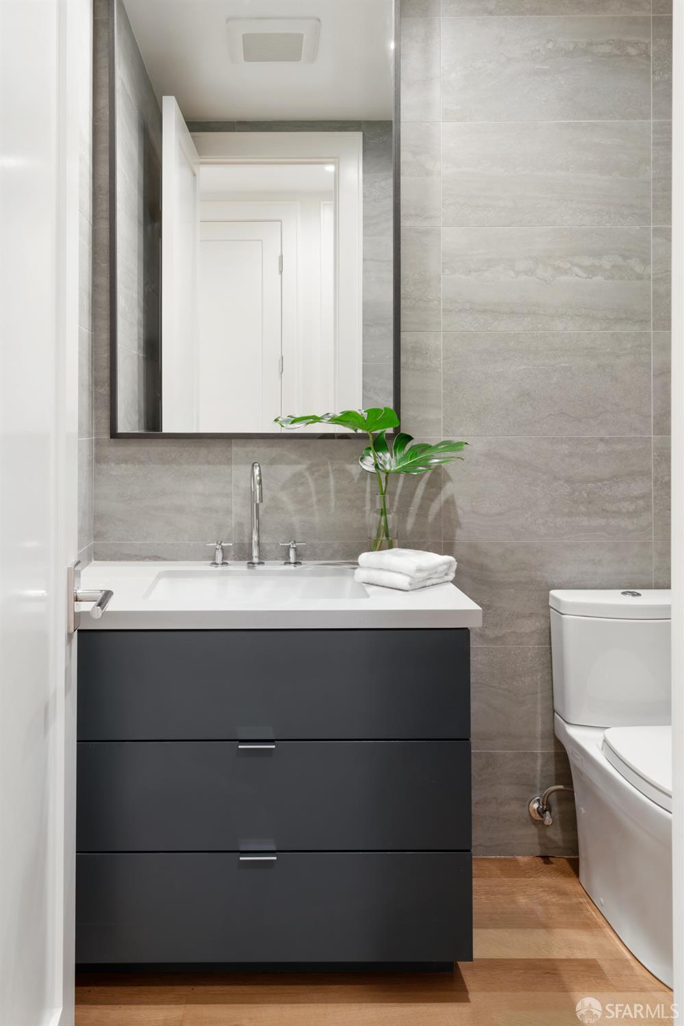 Detail Gallery Image 13 of 33 For 1010 Stanyan St #1,  San Francisco,  CA 94117 - 3 Beds | 2/1 Baths