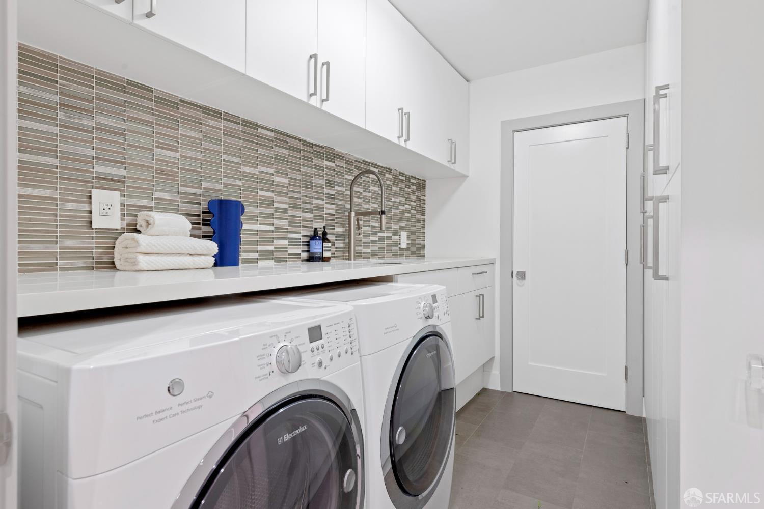 Detail Gallery Image 35 of 77 For 4660 18th St, San Francisco,  CA 94114 - 3 Beds | 3/1 Baths