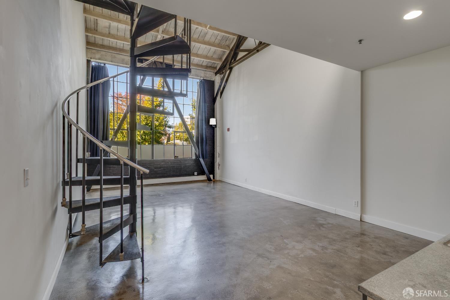 Detail Gallery Image 16 of 45 For 1018 4th Ave #118,  Oakland,  CA 94606 - 1 Beds | 1 Baths