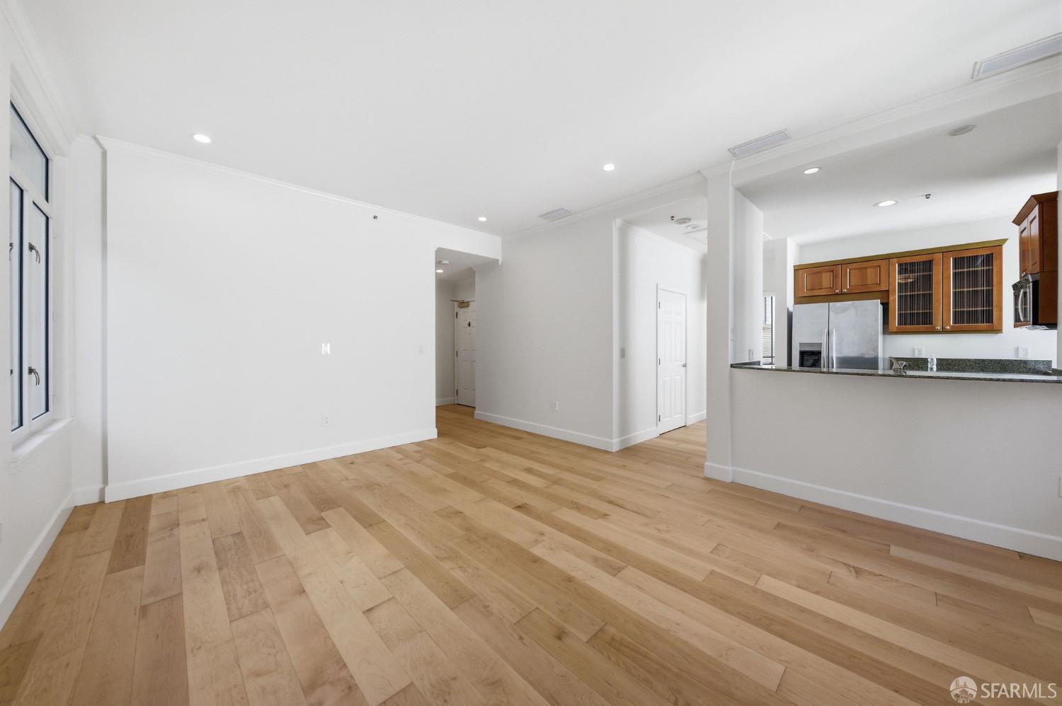 Photo #4: 425084478 Listing 