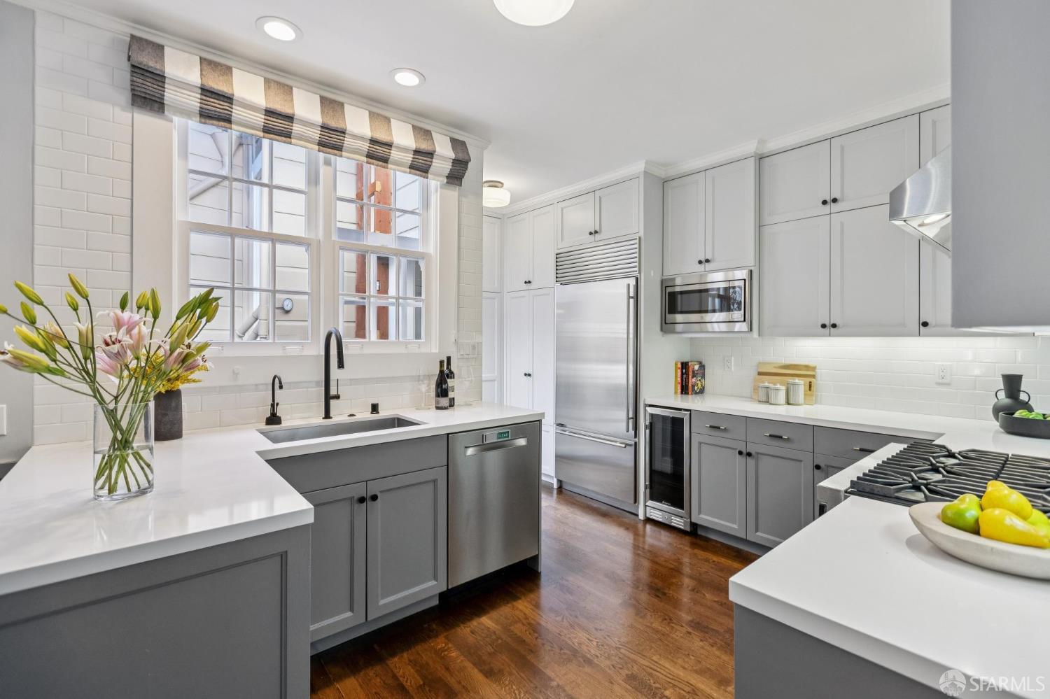 Detail Gallery Image 13 of 40 For 135 Avila St, San Francisco,  CA 94123 - 3 Beds | 2/1 Baths